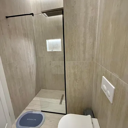 Teds Luxury 2 * Tirana