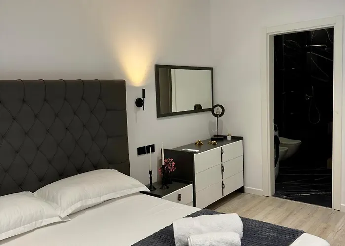 Teds Luxury 2 *