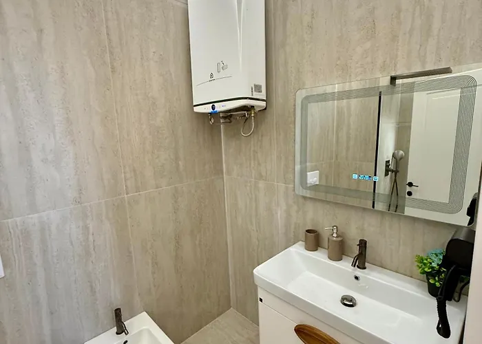 Teds Luxury 2 ティラナ